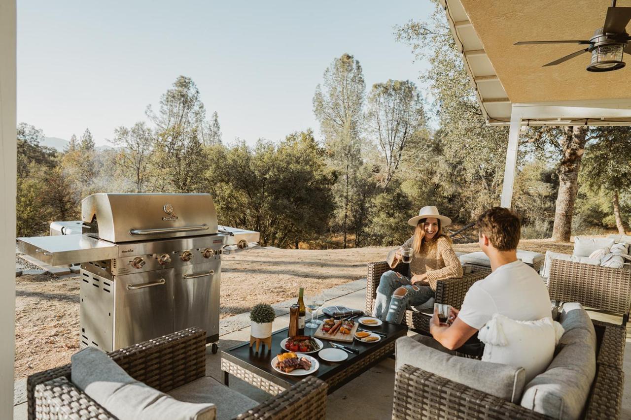 Glamour Mountain Getaway By Casa Oso With Views And Spa Oakhurst Exterior photo